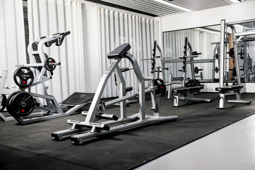 鍛煉場健身設(shè)施運(yùn)動器械器材健身房攝影圖 st攝影